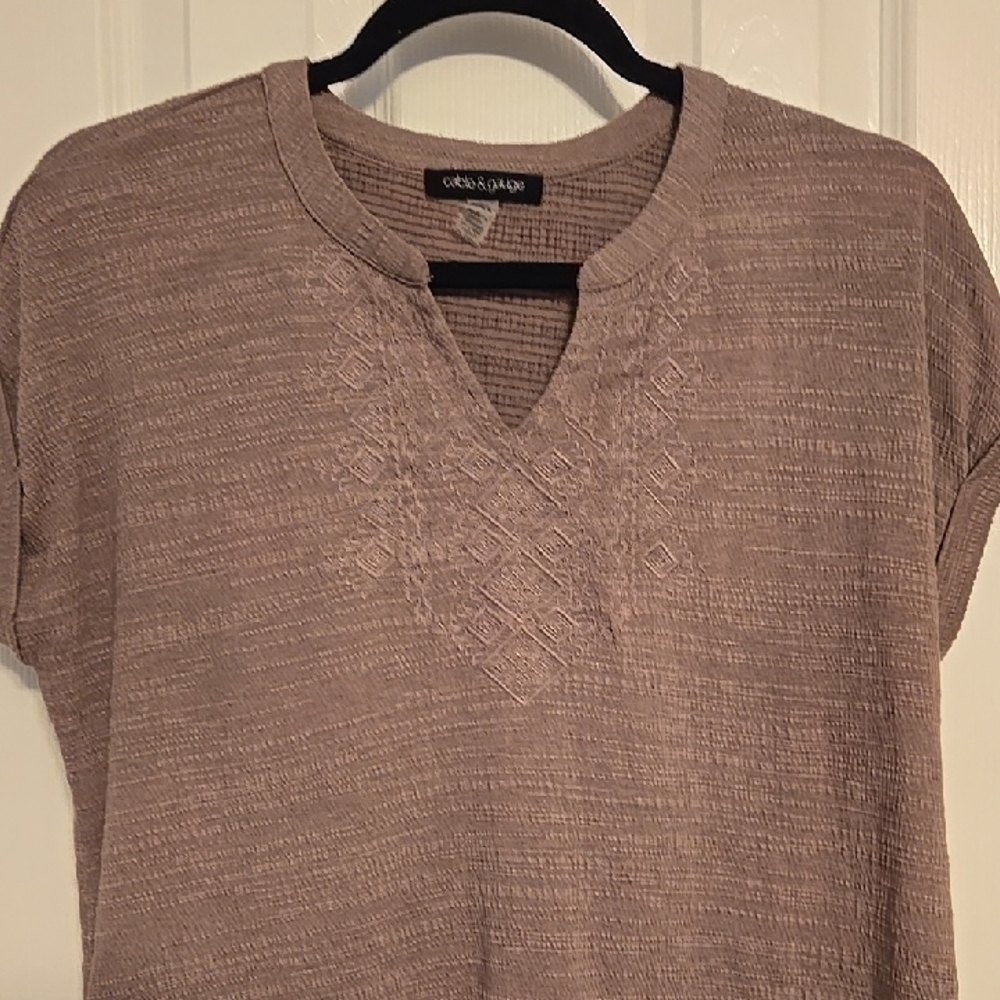 Cable & Gauge Women's Beige Textured Short Sleeve Tee